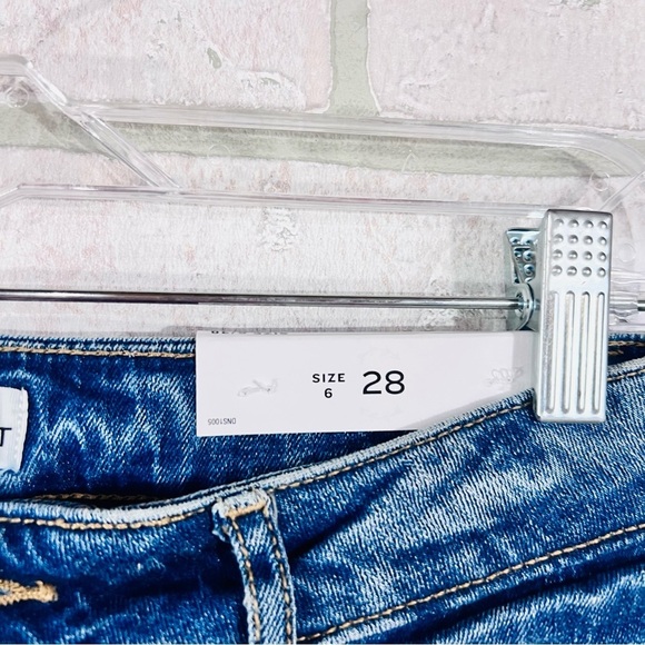 LOFT NWT Bermuda Denim Shorts Size 6/28 - Picture 5 of 9